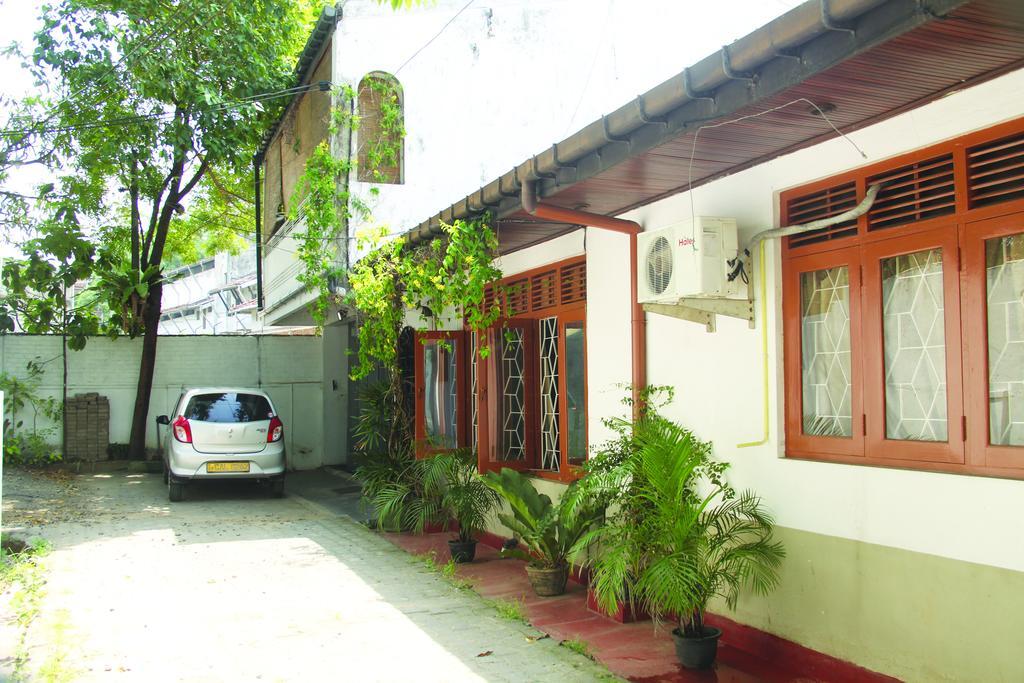 The City Hideout Rajagiriya Buitenkant foto